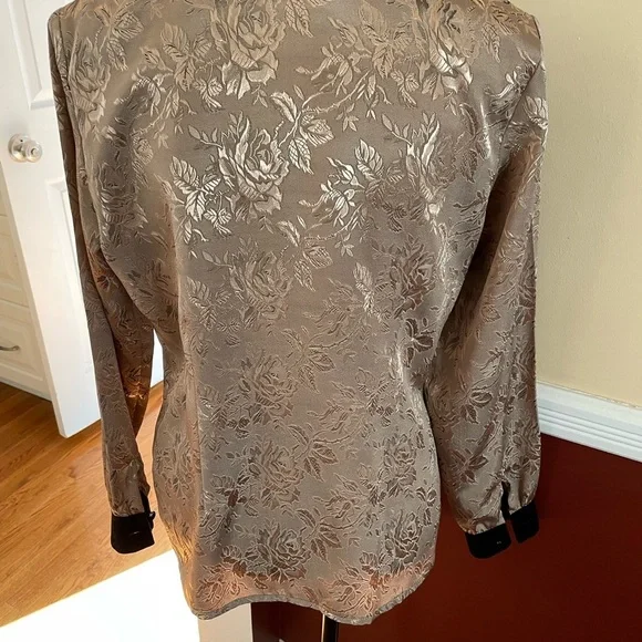 Vintage Susan Hutton gold floral blouse with black velour trim on collar/cuffs - Picture 3 of 6